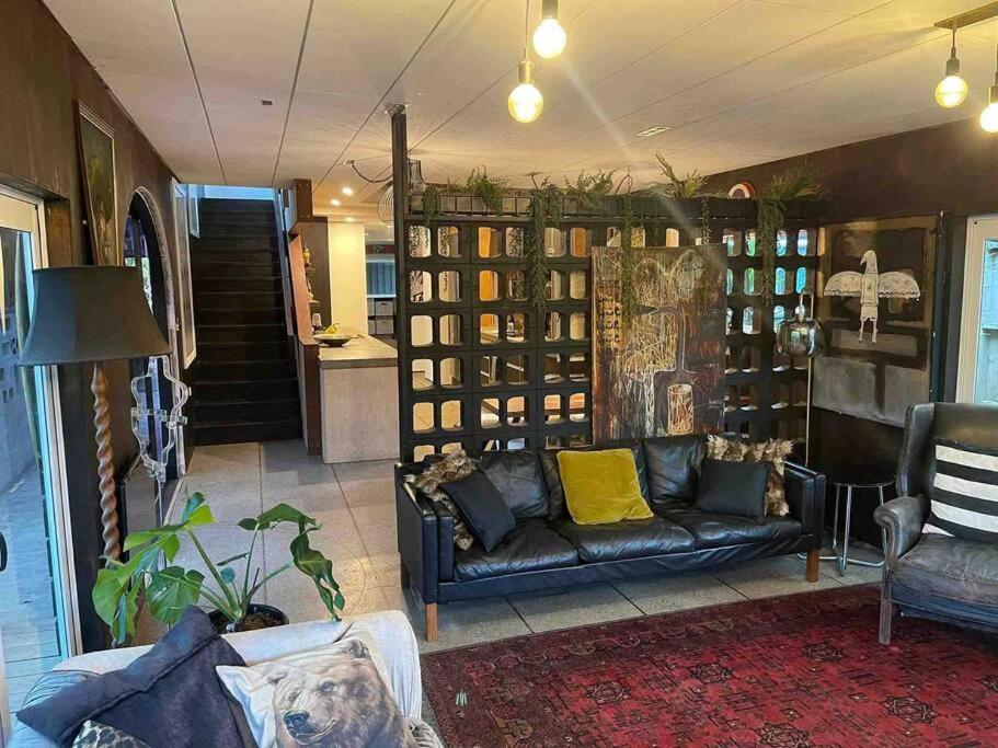 Electric Waihi Beach House - Family & Dog Friendly, Close To Beach, Pool Table, Outdoor Fire Room, Skate Ramp Bowentown Exterior foto